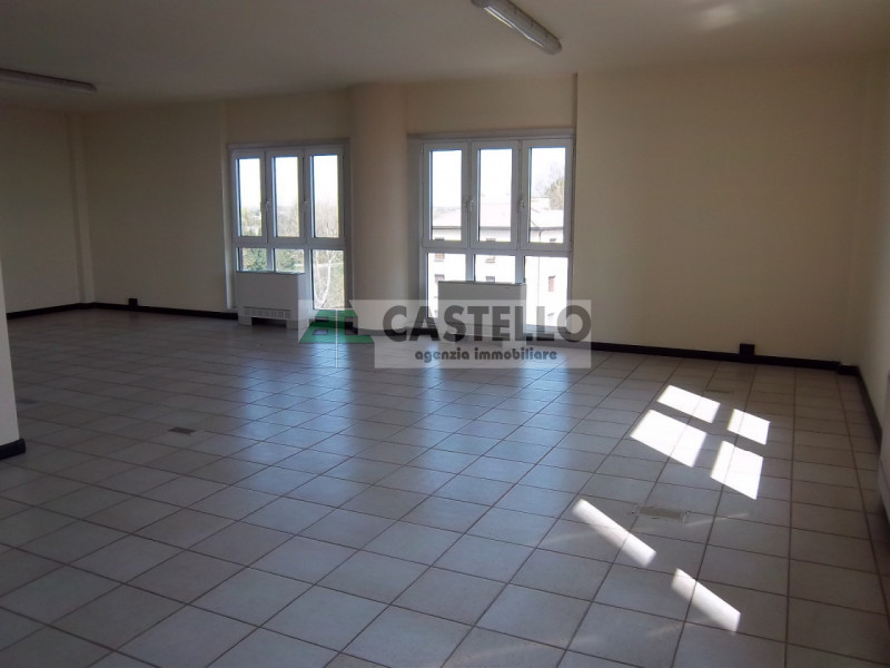 Cadoneghe Castagnara
In posizione strategica, comodo alle principali vie di comunicazione, propon...