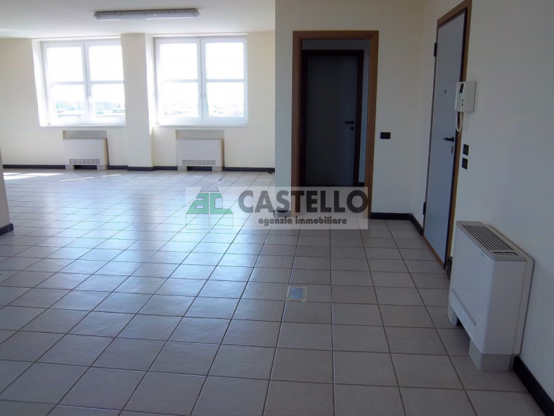 Cadoneghe Castagnara
In posizione strategica, comodo alle principali vie di comunicazione, propon...