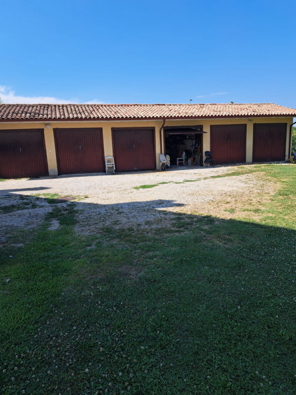 Nel cuore di Curtarolo, in posizione centrale e comoda a tutti i servizi principali, proponiamo i...