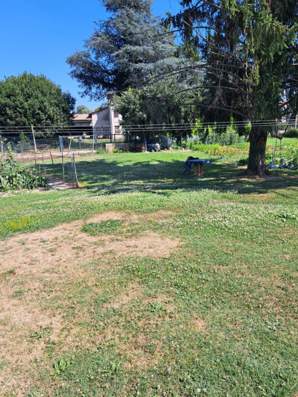 Nel cuore di Curtarolo, in posizione centrale e comoda a tutti i servizi principali, proponiamo i...