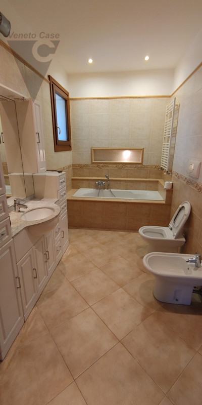 ANNUNCIO RIVOLTO ESCLUSIVAMENTE A COPPIE DI LAVORATORI.
SI CHIEDE GENTILEMENTE DI INVIARE MAIL DI...