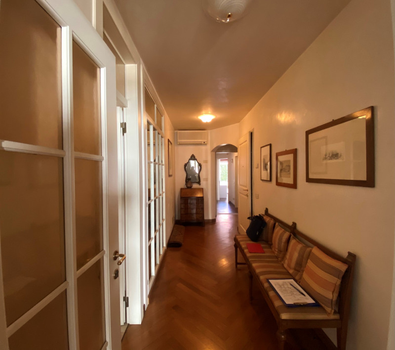 A pochi passi da Piazza Pola, in un elegante palazzina d’epoca completamente ristrutturata, di so...