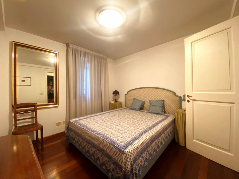 A pochi passi da Piazza Pola, in un elegante palazzina d’epoca completamente ristrutturata, di so...