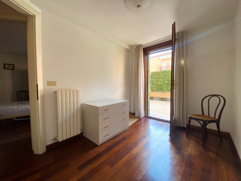 A pochi passi da Piazza Pola, in un elegante palazzina d’epoca completamente ristrutturata, di so...