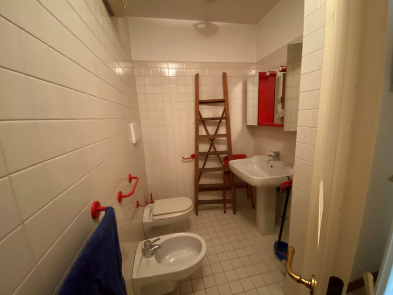 A pochi passi da Piazza Pola, in un elegante palazzina d’epoca completamente ristrutturata, di so...