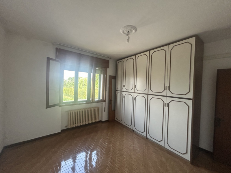 A Lissaro, in una zona immersa nel verde e ben collegata ai principali servizi, si trova questa p...