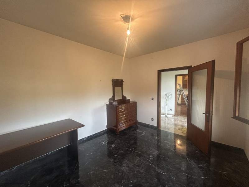 A Lissaro, in una zona immersa nel verde e ben collegata ai principali servizi, si trova questa p...