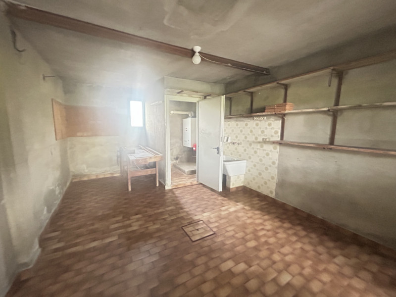 A Lissaro, in una zona immersa nel verde e ben collegata ai principali servizi, si trova questa p...