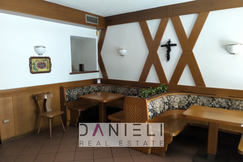 Arsiero: in pieno centro, suggeriamo la vendita di attività storica e ben avviata di bar e brusch...