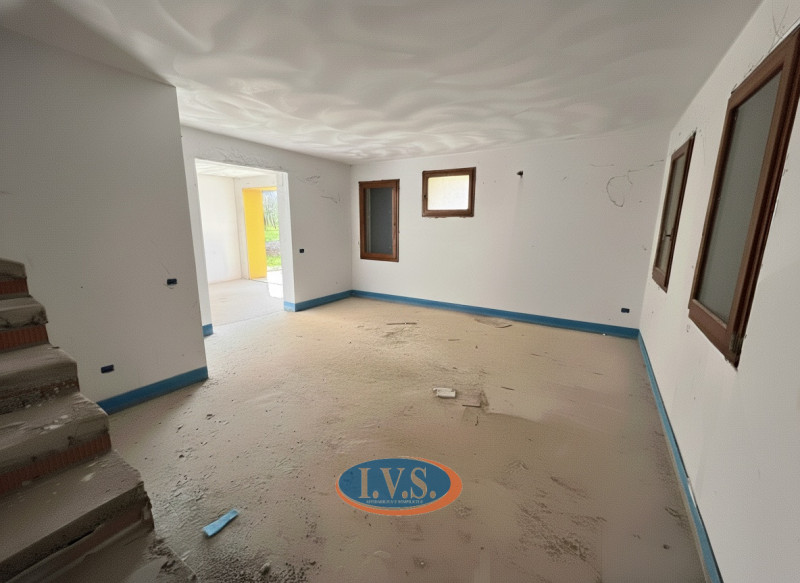 Scopri queste affascinanti porzioni di case a schiera o porzioni di bifamiliari situate a due pas...