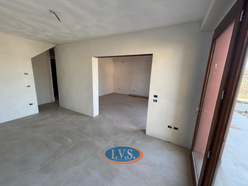 Scopri queste affascinanti porzioni di case a schiera o porzioni di bifamiliari situate a due pas...