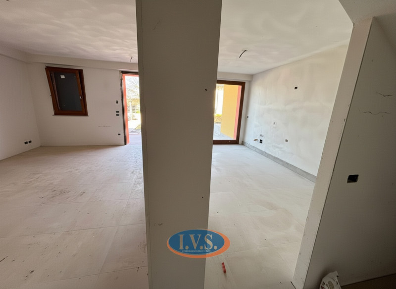 Scopri queste affascinanti porzioni di case a schiera o porzioni di bifamiliari situate a due pas...