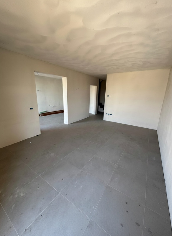 Scopri queste affascinanti porzioni di case a schiera o porzioni di bifamiliari situate a due pas...