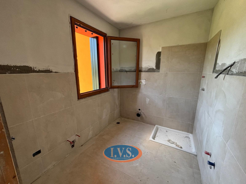 Scopri queste affascinanti porzioni di case a schiera o porzioni di bifamiliari situate a due pas...