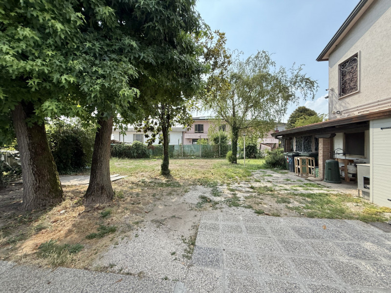 Ciao da Arcobaleno Immobiliare, stai cercando un'ampia casa singola con la possibilità di ricavar...