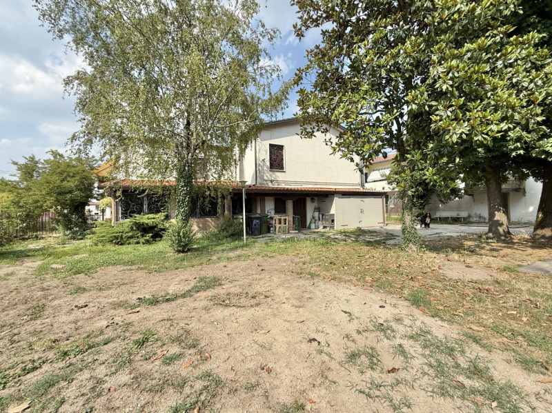 Ciao da Arcobaleno Immobiliare, stai cercando un'ampia casa singola con la possibilità di ricavar...