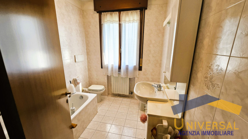 CAMPODARSEGO – fraz. SANT’ ANDREA In centro paese, cosa che permette di raggiungere tutti i servi...