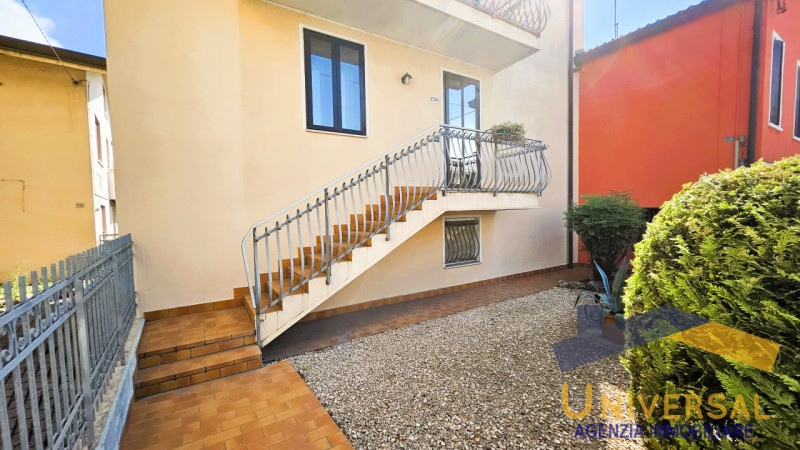 CAMPODARSEGO – fraz. SANT’ ANDREA In centro paese, cosa che permette di raggiungere tutti i servi...