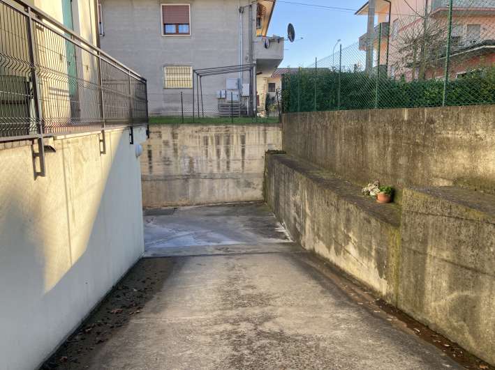 APPARTAMENTO ALL'ASTA A BARBARANO MOSSANO (VI)

Una bellissima proprietà è in vendita all'asta a ...