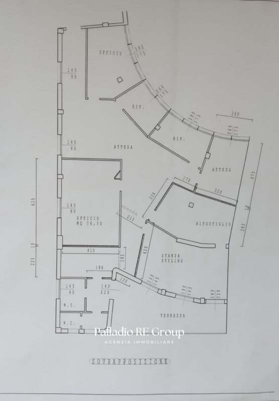 A Vicenza, a pochi passi dal centro e dalle principali vie commerciali, proponiamo la vendita di ...