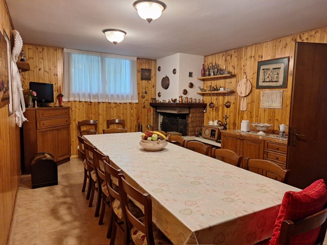 Ti presentiamo questa affascinante bifamiliare situata nel ricercato quartiere di Santa Croce Big...