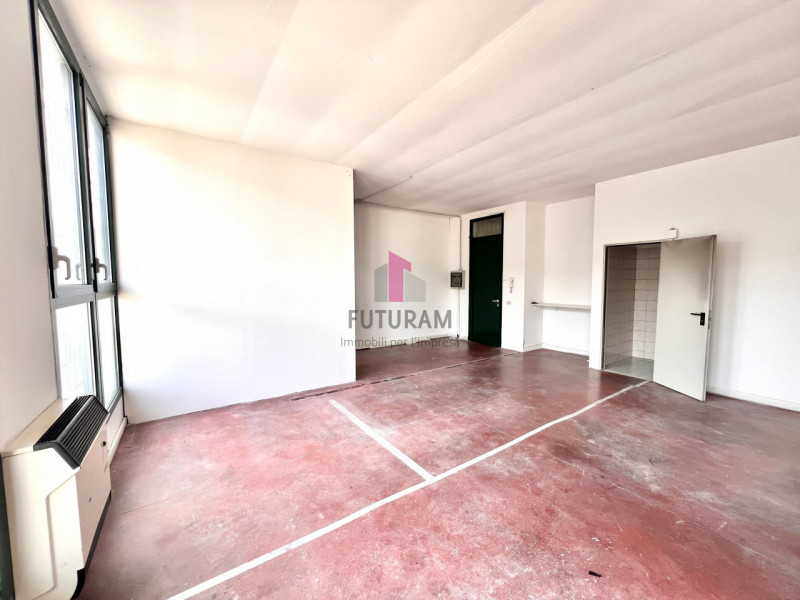 VICENZA OVEST (S. AGOSTINO) – RIF. 590FUTURAM - PER INFO 0444/310220

Su contesto artigianale, AL...