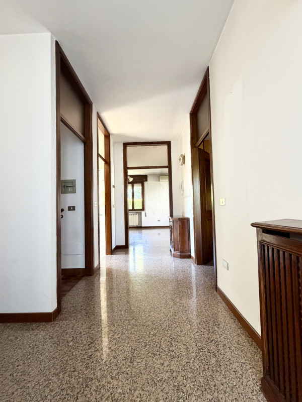 Castelfranco V.to: in zona via Verdi proponiamo alla vendita una porzione di bifamiliare indipend...