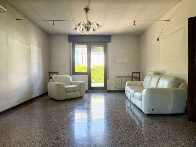 Castelfranco V.to: in zona via Verdi proponiamo alla vendita una porzione di bifamiliare indipend...