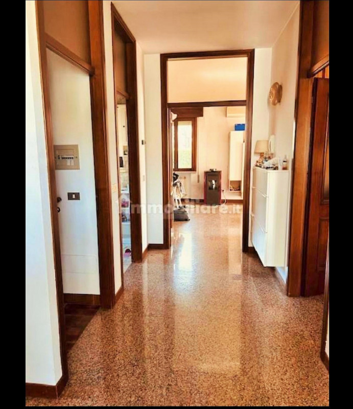 Castelfranco V.to: in zona via Verdi proponiamo alla vendita una porzione di bifamiliare indipend...