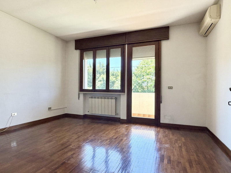 Castelfranco V.to: in zona via Verdi proponiamo alla vendita una porzione di bifamiliare indipend...