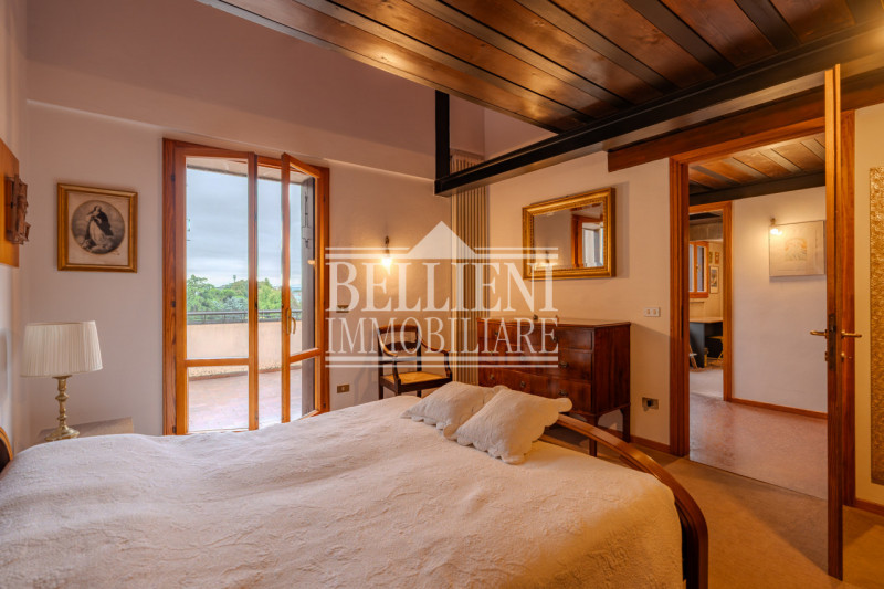 CENTRO STORICO - Proponiamo in vendita in una delle zone più affascinanti del centro storico un a...