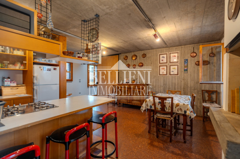 CENTRO STORICO - Proponiamo in vendita in una delle zone più affascinanti del centro storico un a...