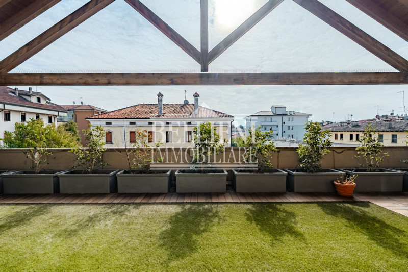 ZONA TEATRO NUOVO - In una delle zone più ricercate di Vicenza Ovest, a breve distanza dal centro...