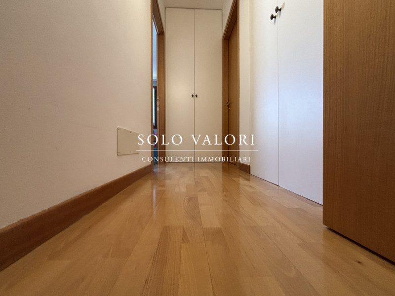 Rif. A789 (per info 388 9763854 Denisa - 392 6956333 Nada)

A pochi passi dal cuore di San Martin...