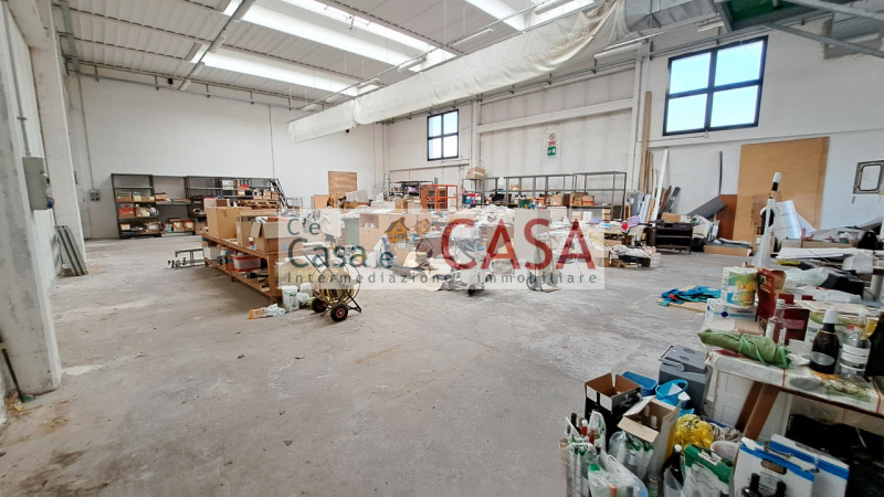 CASELLE: Zona artigianale-commerciale, affittasi porzione di capannone con superficie coperta di ...