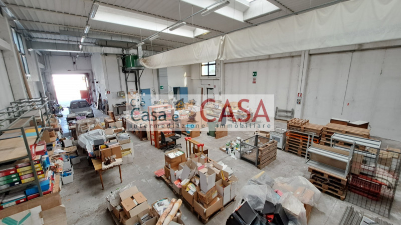 CASELLE: Zona artigianale-commerciale, affittasi porzione di capannone con superficie coperta di ...