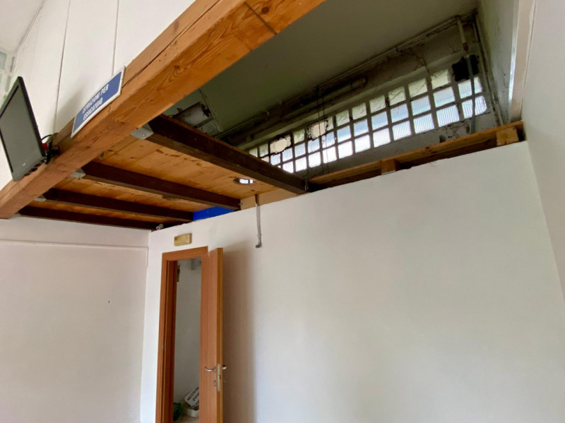 Proponiamo in vendita, in una tranquilla zona residenziale ben servita, un interessante negozio d...