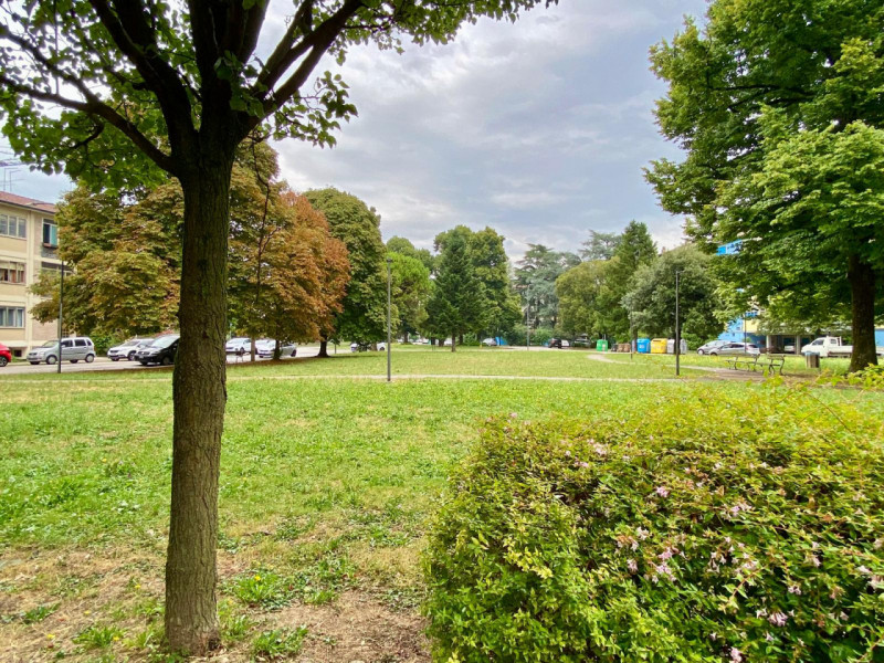 Proponiamo in vendita, in una tranquilla zona residenziale ben servita, un interessante negozio d...