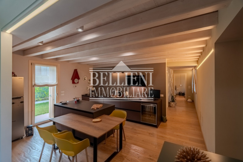 ZONA BERTESINA - proponiamo in vendita affascinante rustico immerso nel verde ma allo stesso temp...