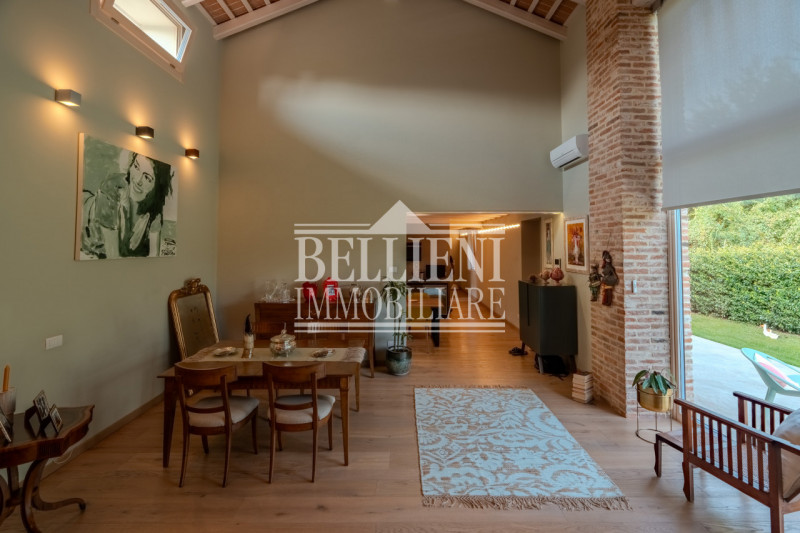 ZONA BERTESINA - proponiamo in vendita affascinante rustico immerso nel verde ma allo stesso temp...