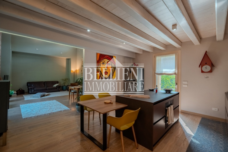 ZONA BERTESINA - proponiamo in vendita affascinante rustico immerso nel verde ma allo stesso temp...