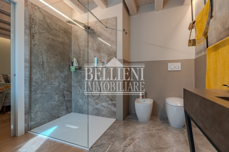 ZONA BERTESINA - proponiamo in vendita affascinante rustico immerso nel verde ma allo stesso temp...