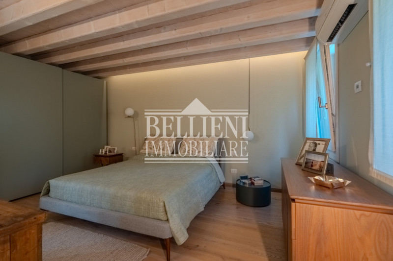 ZONA BERTESINA - proponiamo in vendita affascinante rustico immerso nel verde ma allo stesso temp...