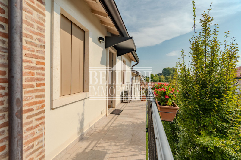 ZONA BERTESINA - proponiamo in vendita affascinante rustico immerso nel verde ma allo stesso temp...