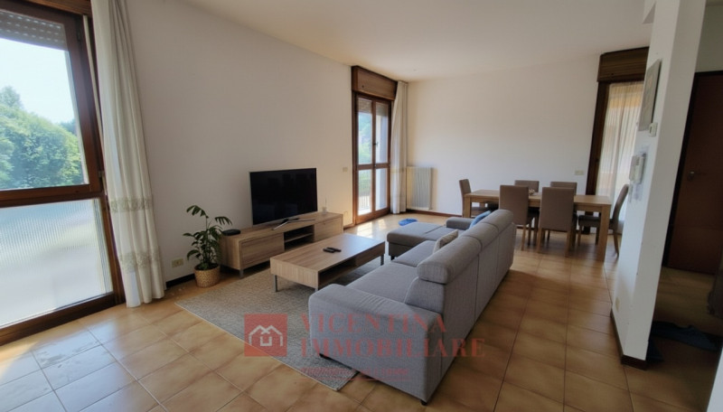 ALTAVILLA VICENTINA: Situato nel cuore pulsante di Altavilla Vicentina, questo spazioso appartame...