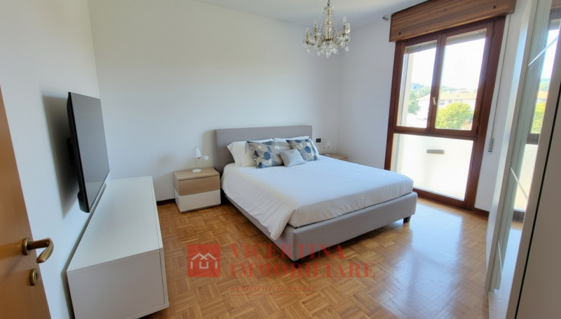 ALTAVILLA VICENTINA: Situato nel cuore pulsante di Altavilla Vicentina, questo spazioso appartame...