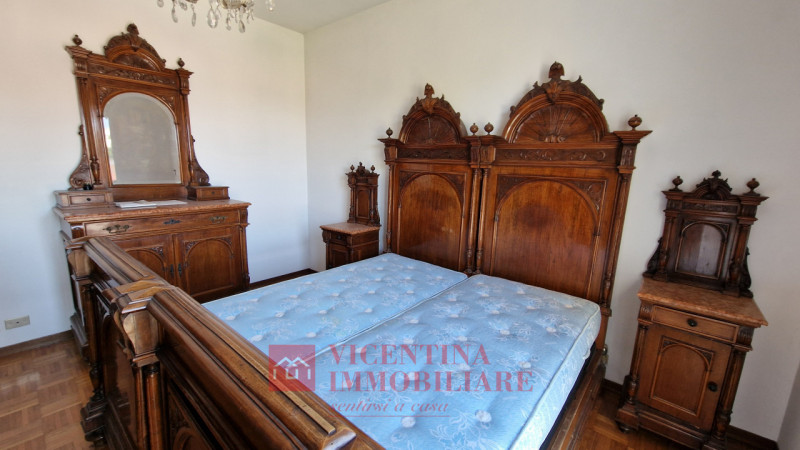 ALTAVILLA VICENTINA: Situato nel cuore pulsante di Altavilla Vicentina, questo spazioso appartame...