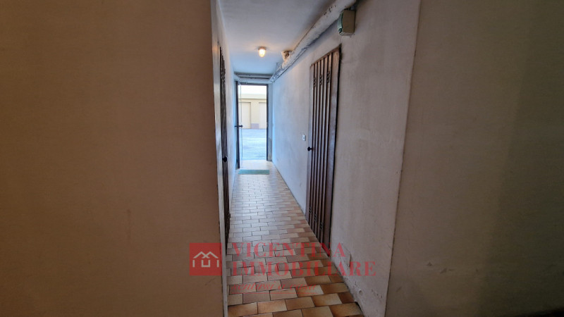 ALTAVILLA VICENTINA: Situato nel cuore pulsante di Altavilla Vicentina, questo spazioso appartame...