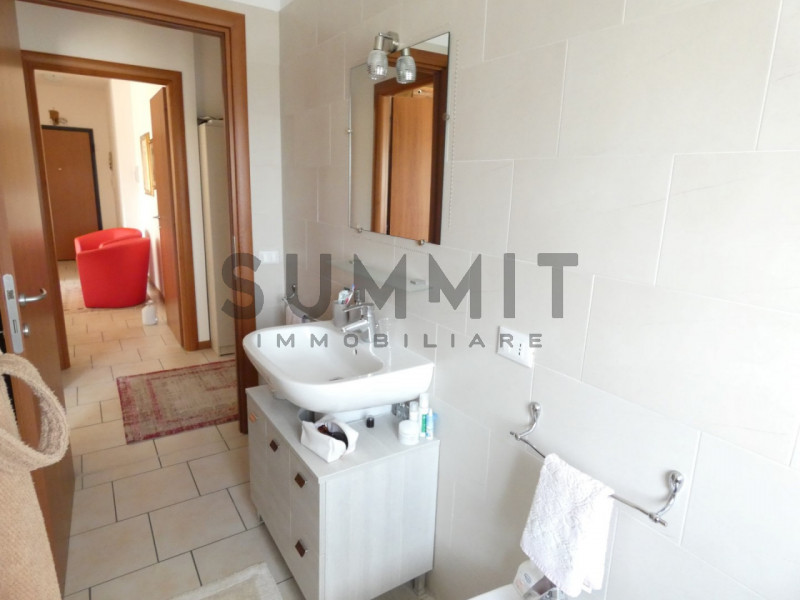 SANTORSO: in zona molto ricercata e tranquilla TRICAMERE non arredato al primo piano con terrazzo...