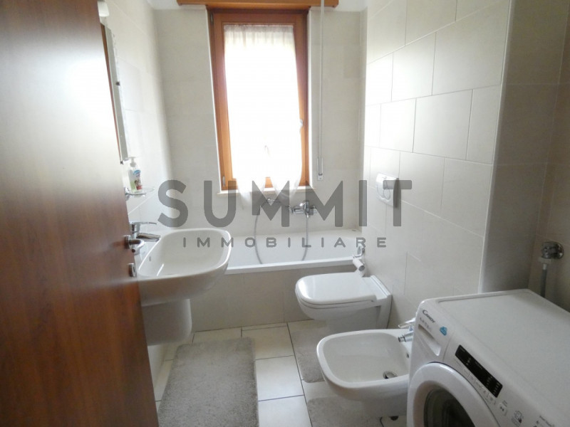 SANTORSO: in zona molto ricercata e tranquilla TRICAMERE non arredato al primo piano con terrazzo...